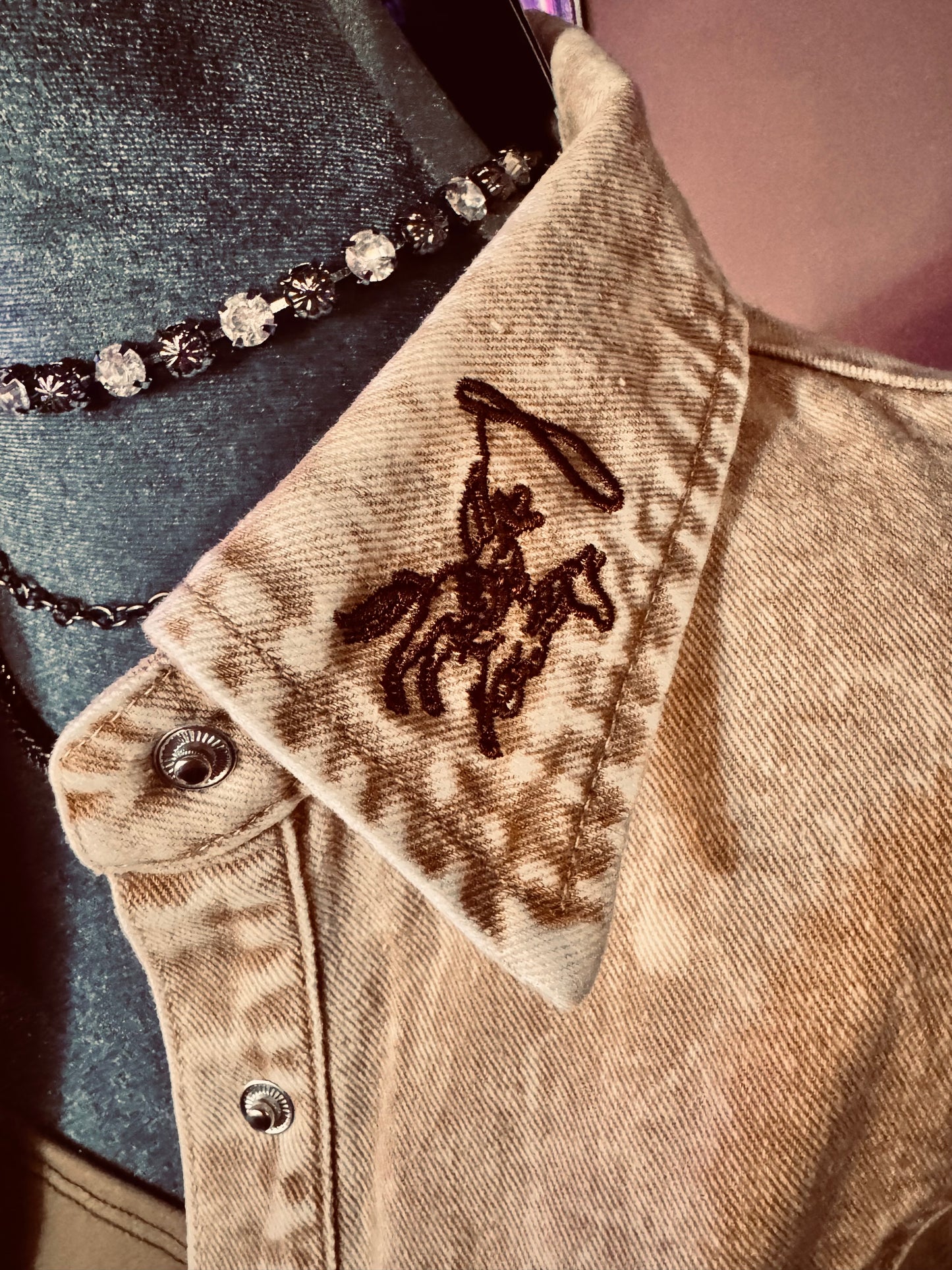 Frontier Rose Pearl Snap Western Button Down Top