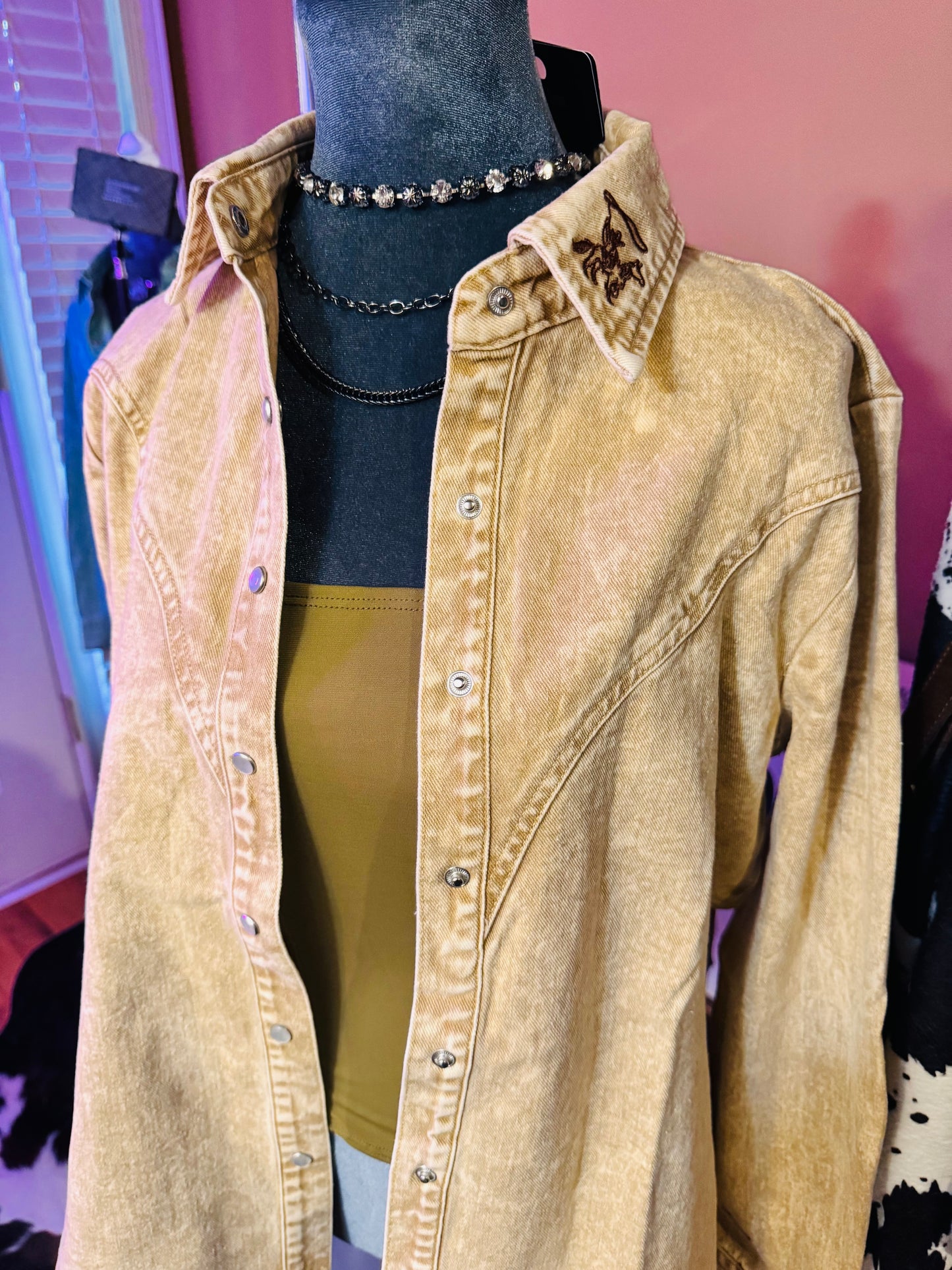 Frontier Rose Pearl Snap Western Button Down Top