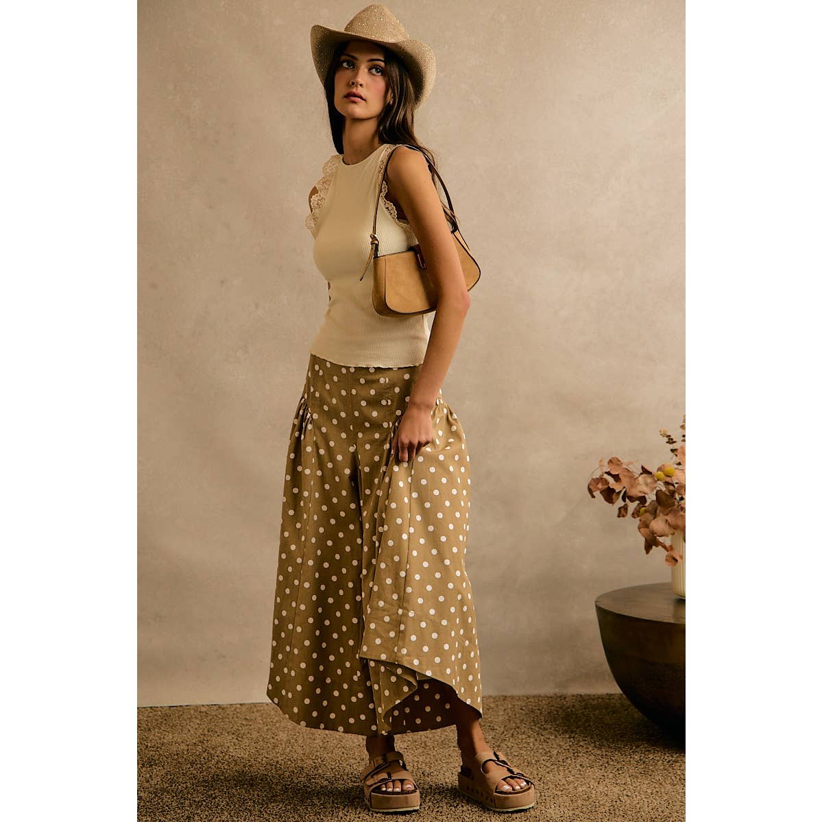 LACE RIBBED SLEEVELESS HALTER TOP
