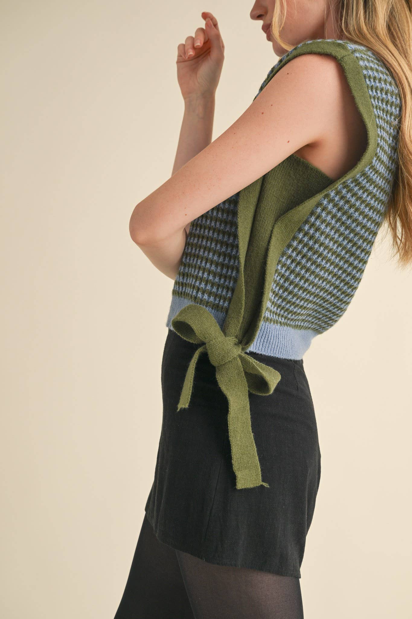 STRIPED SIDE TIE SWEATER VEST
